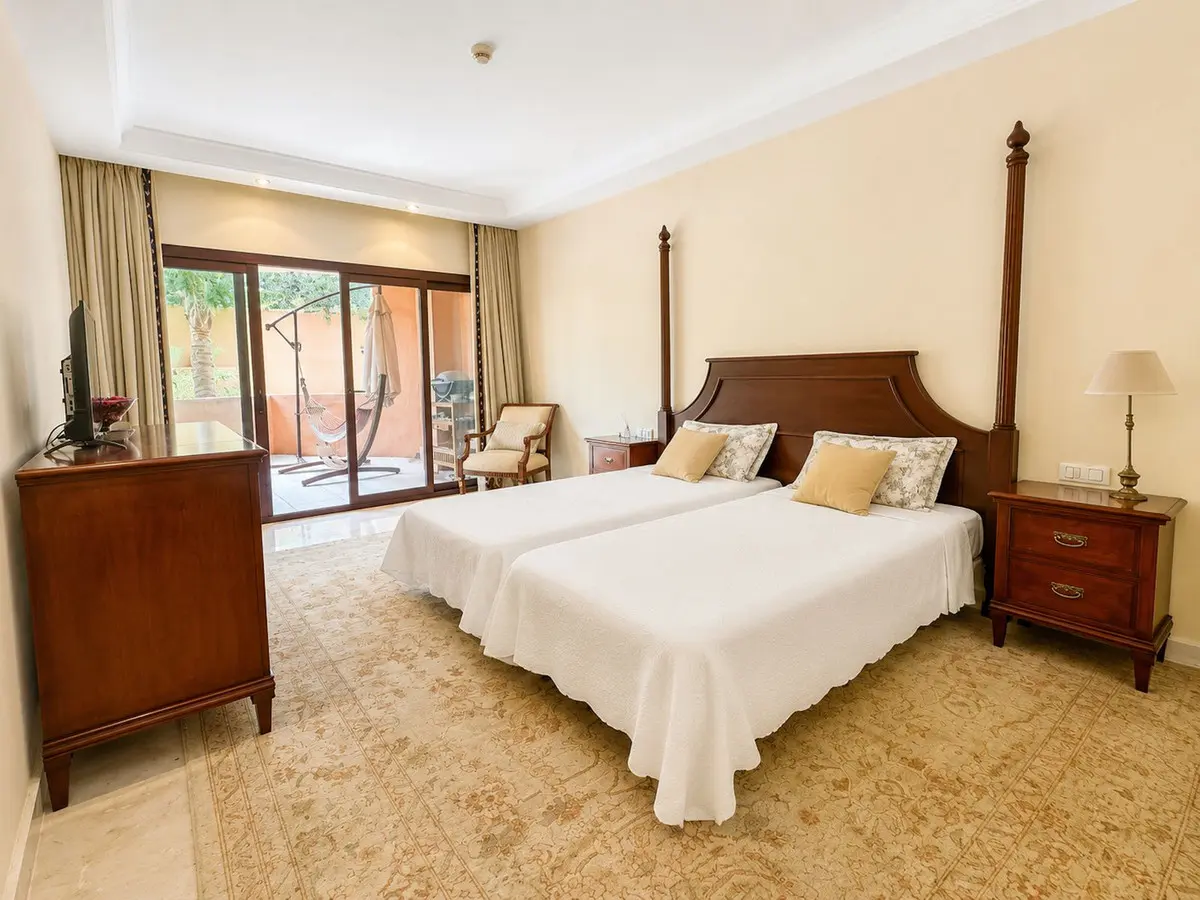 Apartment Of 201 M² With Middle Floor In New Golden Mile, Spain