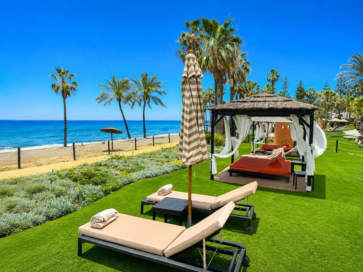 Apartment Of 201 M² With Middle Floor In New Golden Mile, Spain