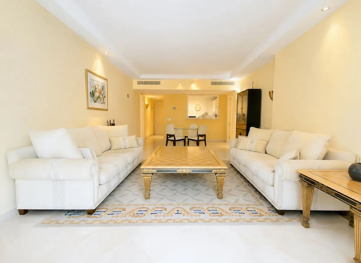 Apartment Of 201 M² With Middle Floor In New Golden Mile, Spain