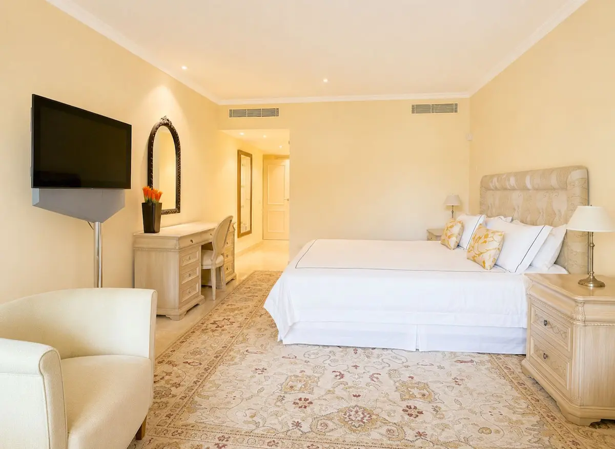 Apartment Of 201 M² With Middle Floor In New Golden Mile, Spain