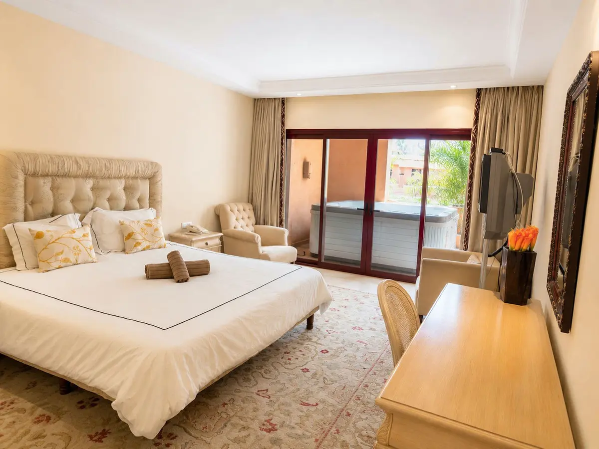 Apartment Of 201 M² With Middle Floor In New Golden Mile, Spain