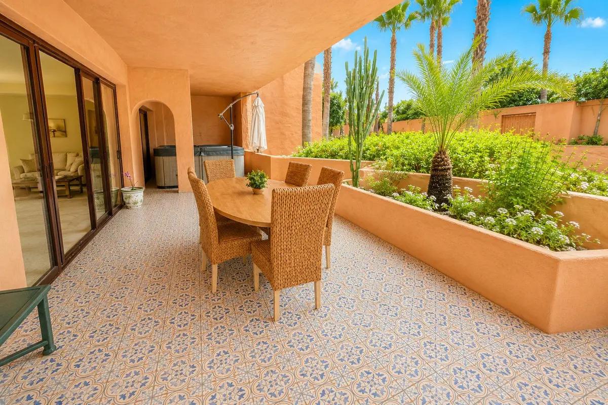 Apartment Of 201 M² With Middle Floor In New Golden Mile, Spain