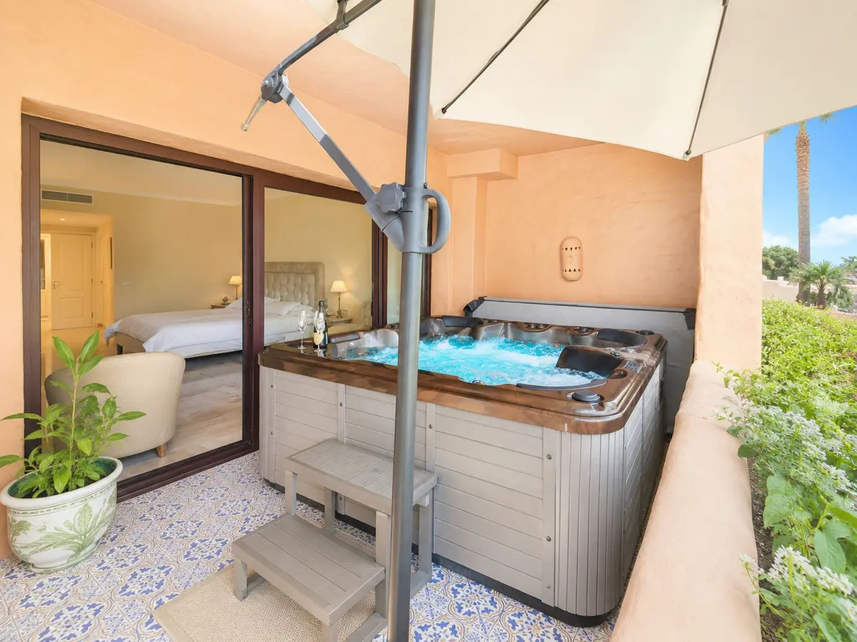 Apartment Of 201 M² With Middle Floor In New Golden Mile, Spain