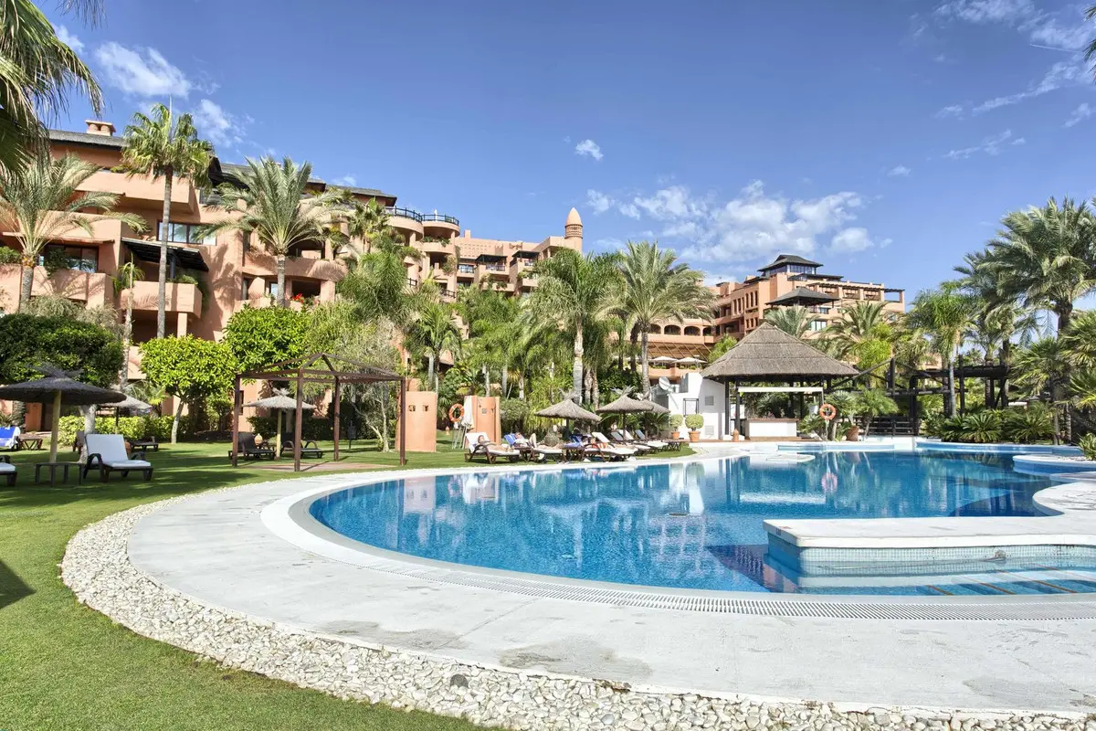Apartment Of 201 M² With Middle Floor In New Golden Mile, Spain