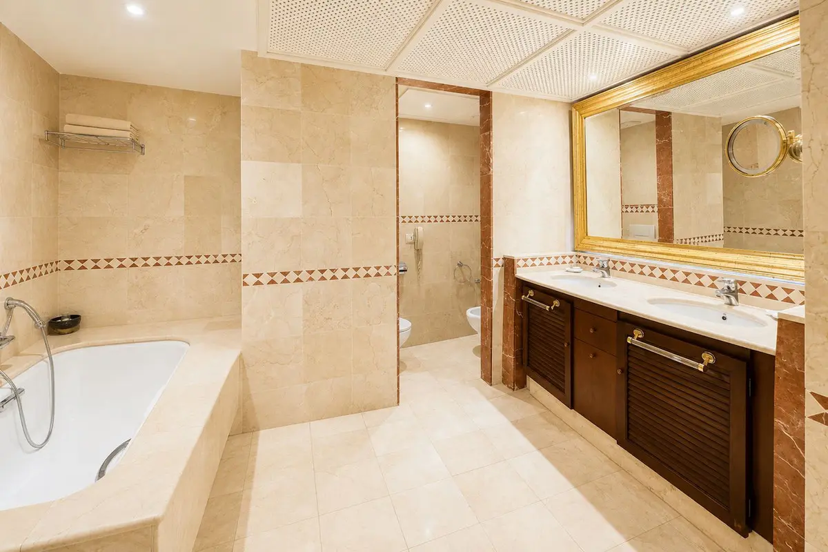 Apartment Of 201 M² With Middle Floor In New Golden Mile, Spain