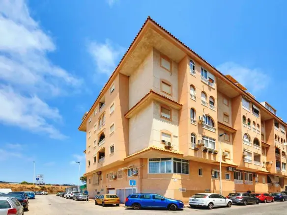 Apartment Of 65 M² With Features In Torrevieja, Spain