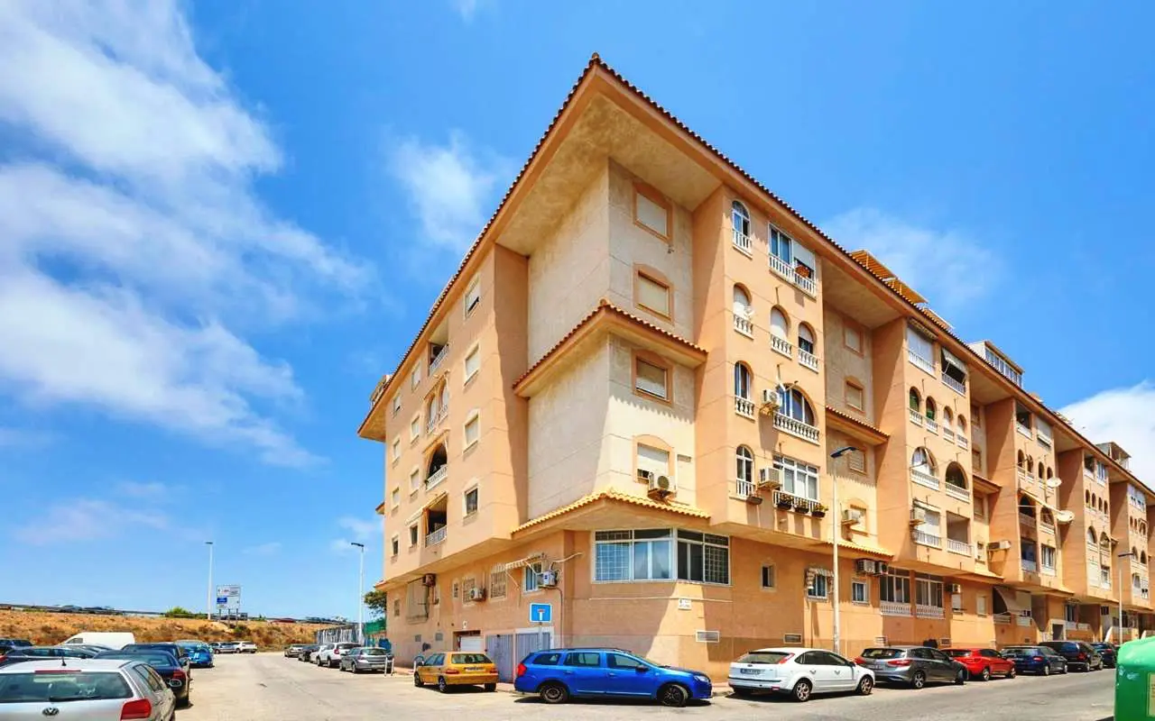 Apartment Of 65 M² With Features In Torrevieja, Spain