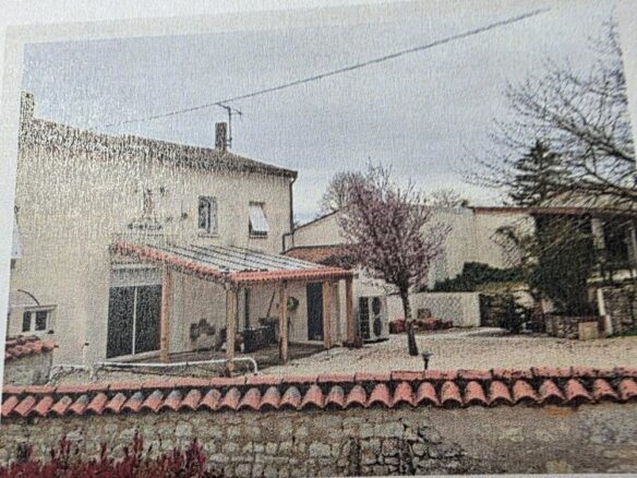 Country House Of 100 M² In Paris