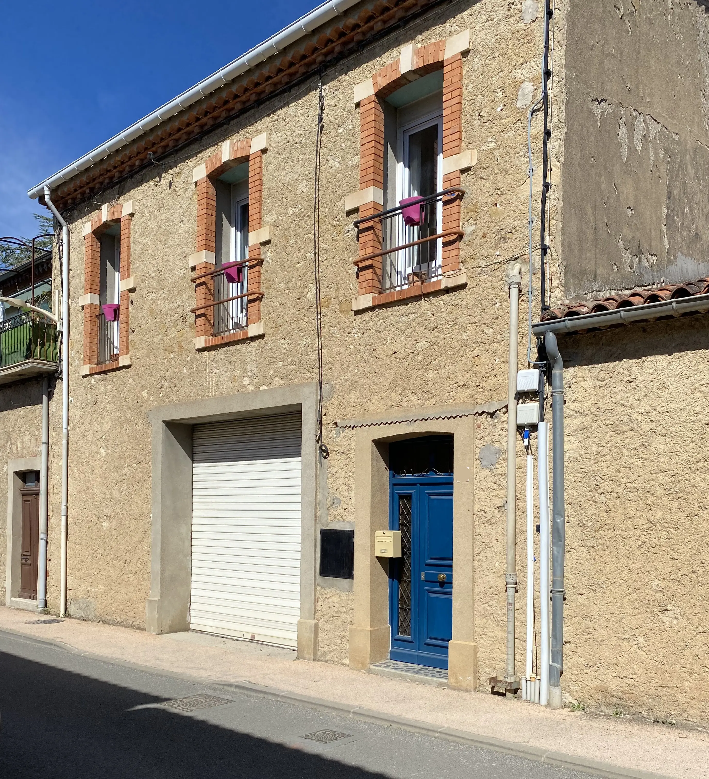 House Of 265 M² In Saint Genies De Fontedit