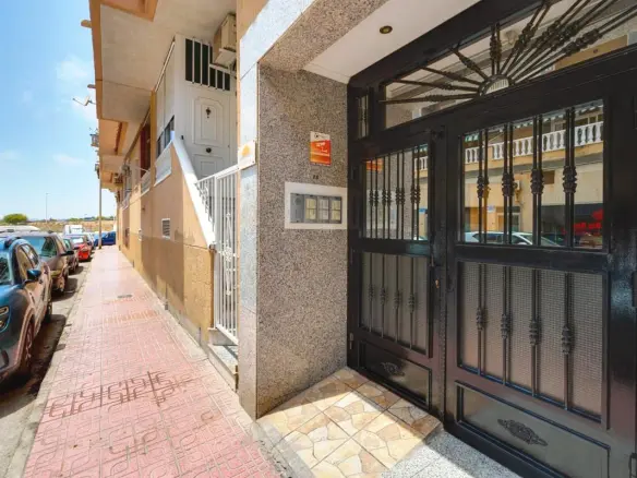 Apartment Of 65 M² With Features In Torrevieja, Spain