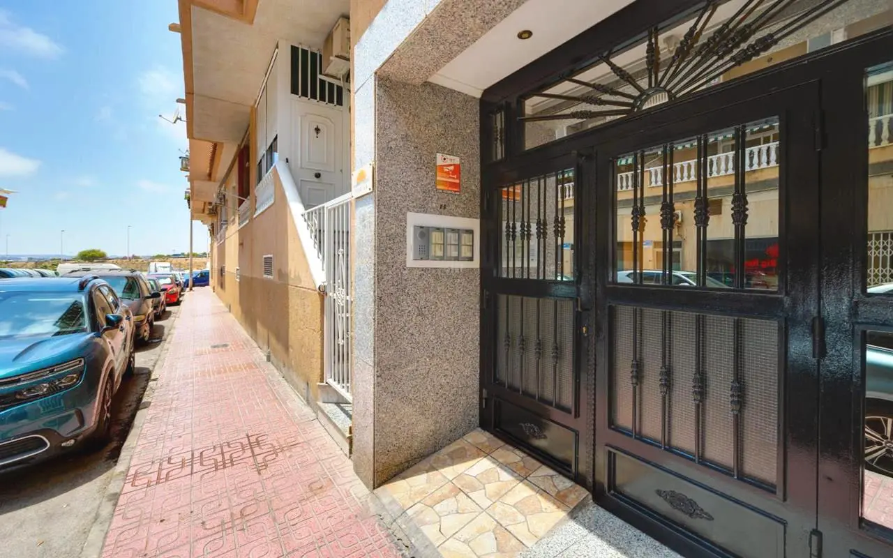 Apartment Of 65 M² With Features In Torrevieja, Spain