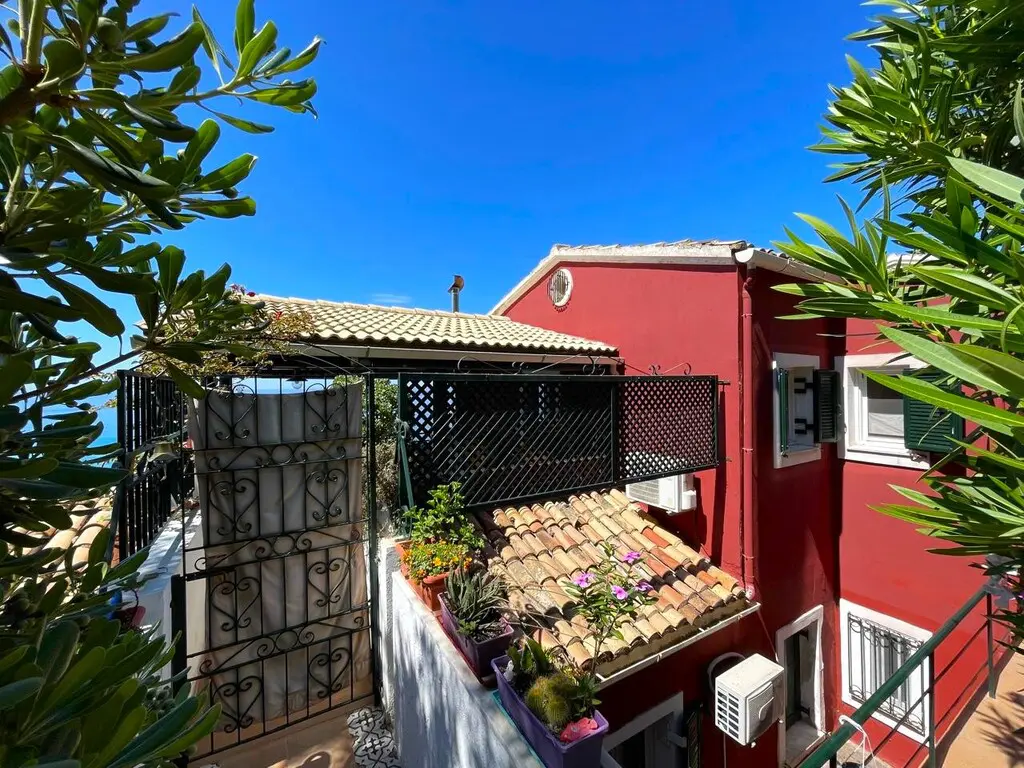 Renovated Apartment With Terrace In Corfu
