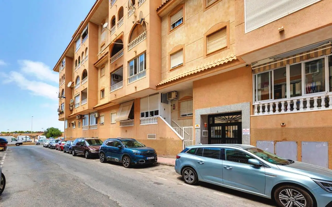 Apartment Of 65 M² With Features In Torrevieja, Spain
