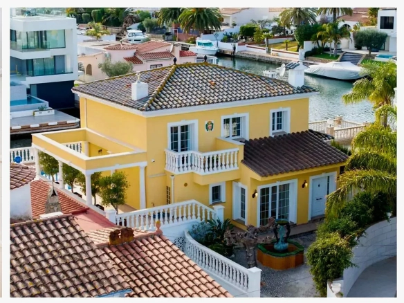 House Of 308 M² In Empuriabrava