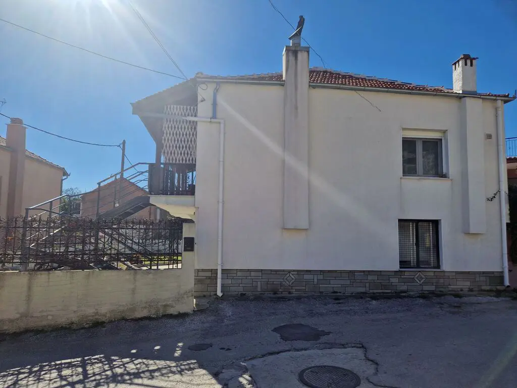 Building Of 168 M² In North Greece