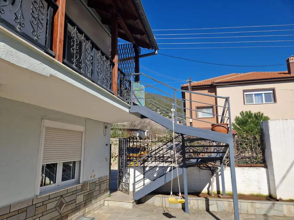 Building Of 168 M² In North Greece