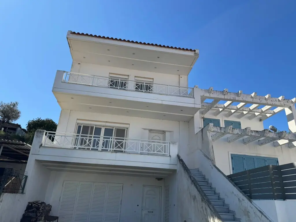 Maisonette Of 198 M² In Peloponnese