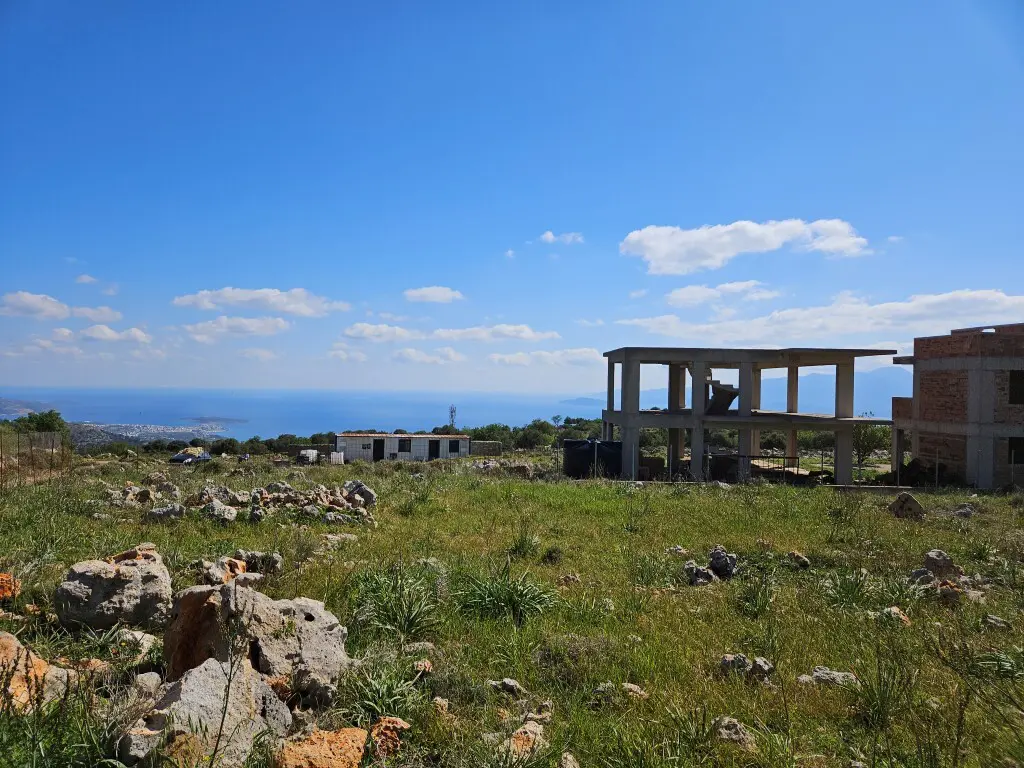 Land Of 2454 M² In Crete