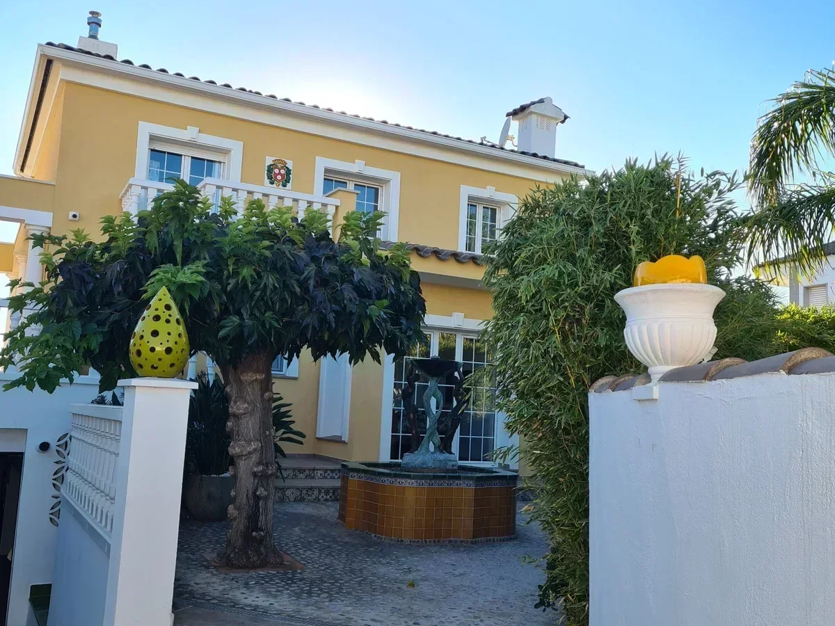 House Of 308 M² In Empuriabrava, Spain