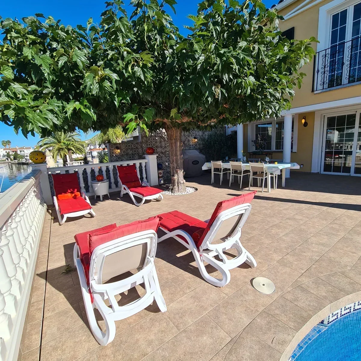 House Of 308 M² In Empuriabrava, Spain