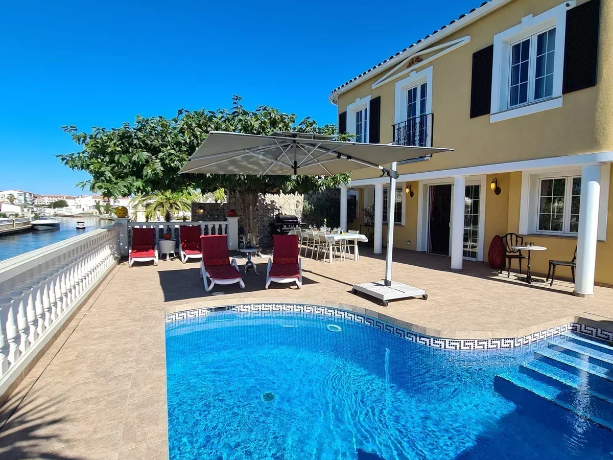House Of 308 M² In Empuriabrava, Spain