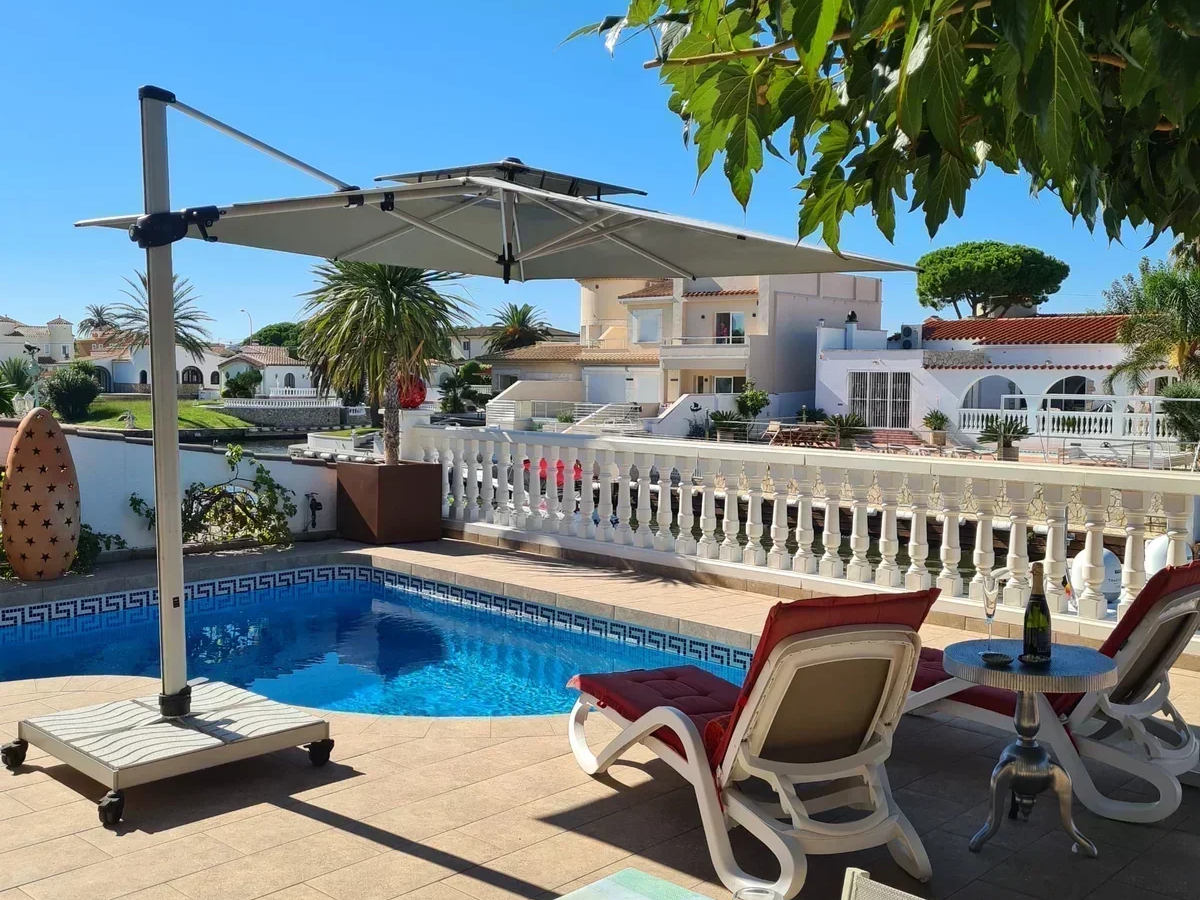 House Of 308 M² In Empuriabrava, Spain