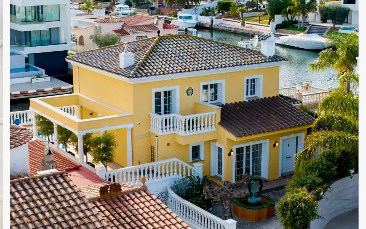 House Of 308 M² In Empuriabrava, Spain