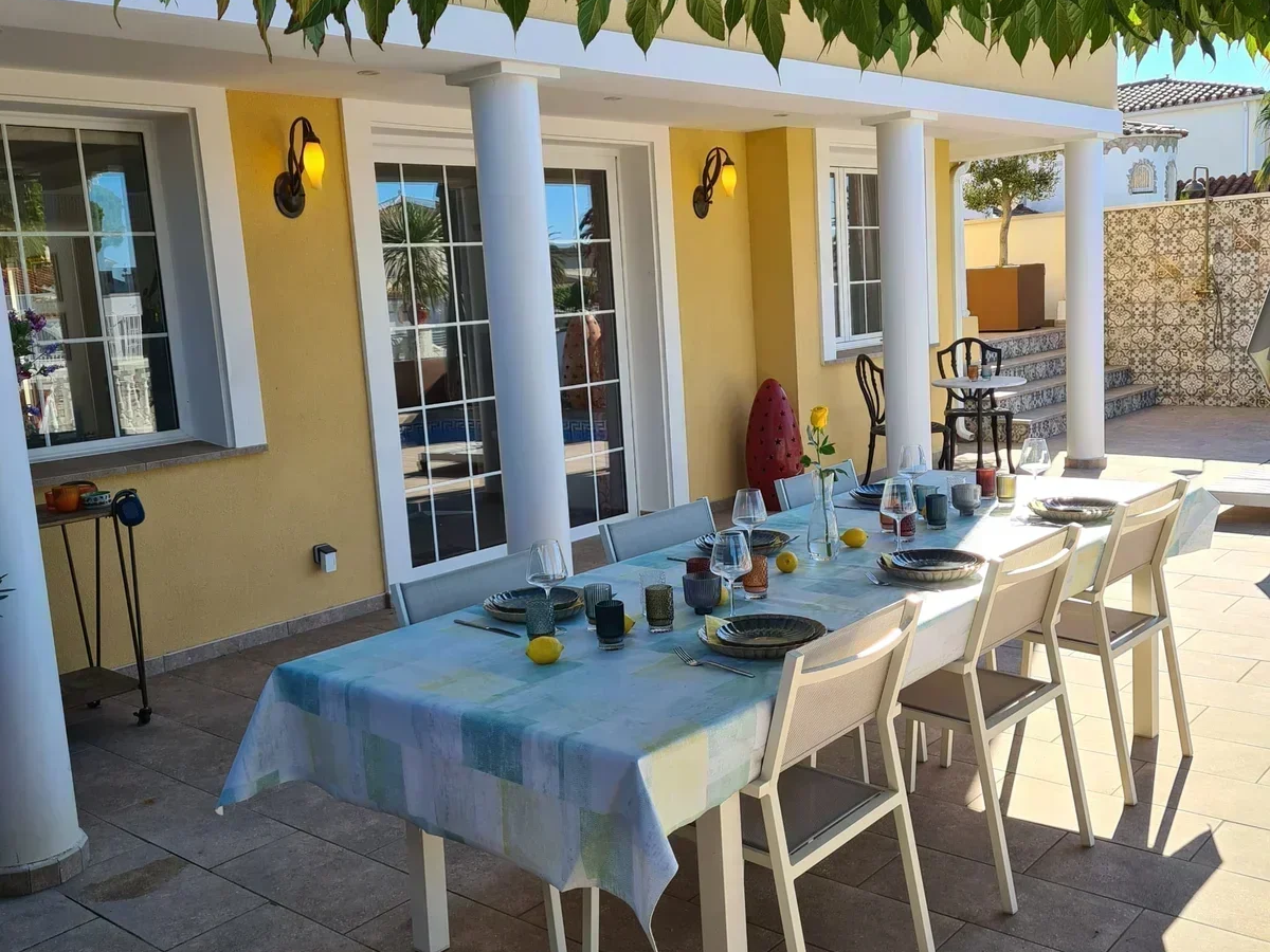 House Of 308 M² In Empuriabrava, Spain
