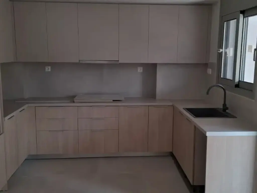 Flat Of 82 M² In Athens