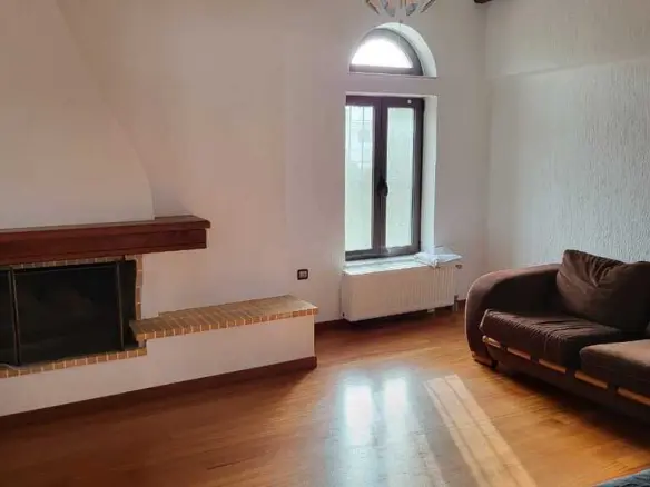 3-bedroom Flat In Voula, Greece (133 M²)