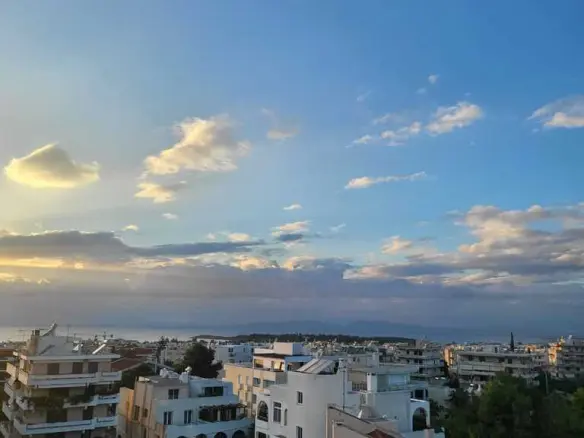 3-bedroom Flat In Voula, Greece (133 M²)