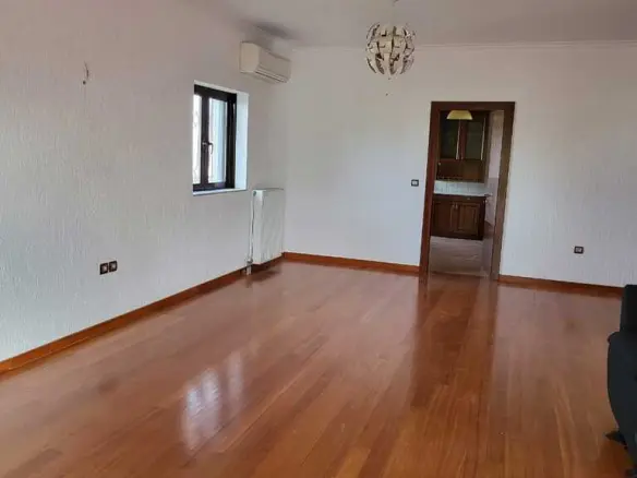 3-bedroom Flat In Voula, Greece (133 M²)