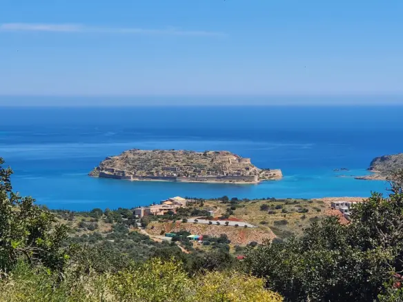 Land Of 28045 M² In Crete