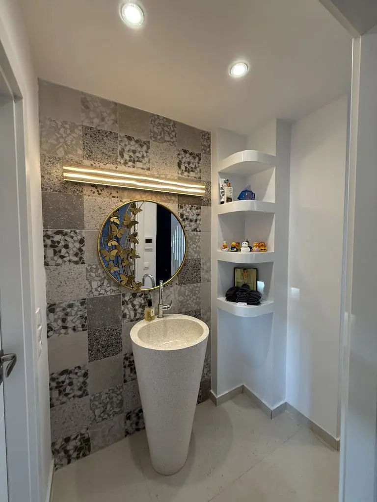 Villa Of 340 M² In Attica