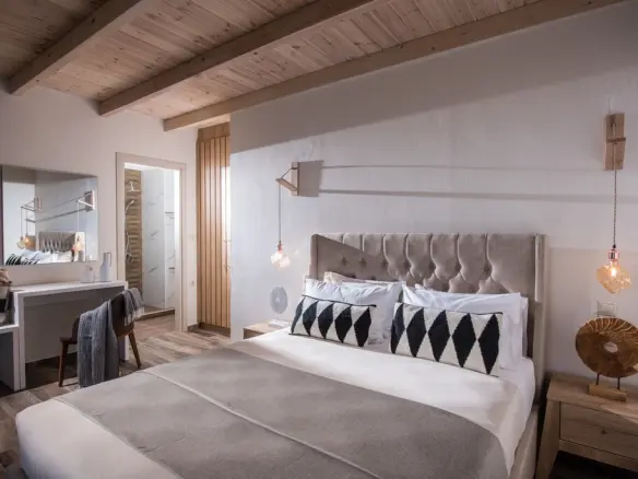 3-bedroom Building In Chersonisos, Greece (200 M²)