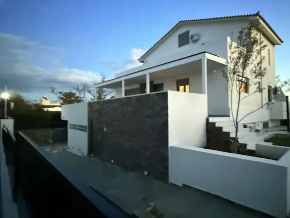 4-bedroom Villa In Artemida (loutsa), Greece (340 M²)