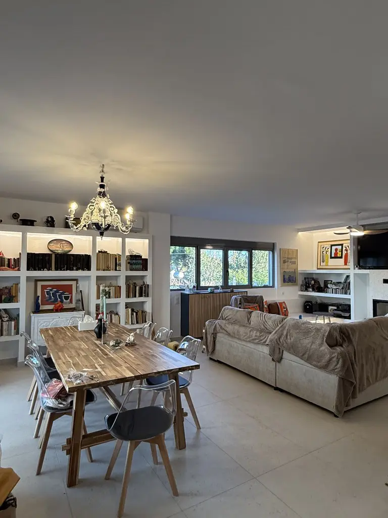 Villa Of 340 M² In Attica