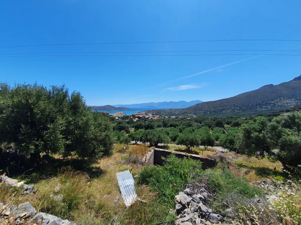 Land Of 1285 M² In Crete