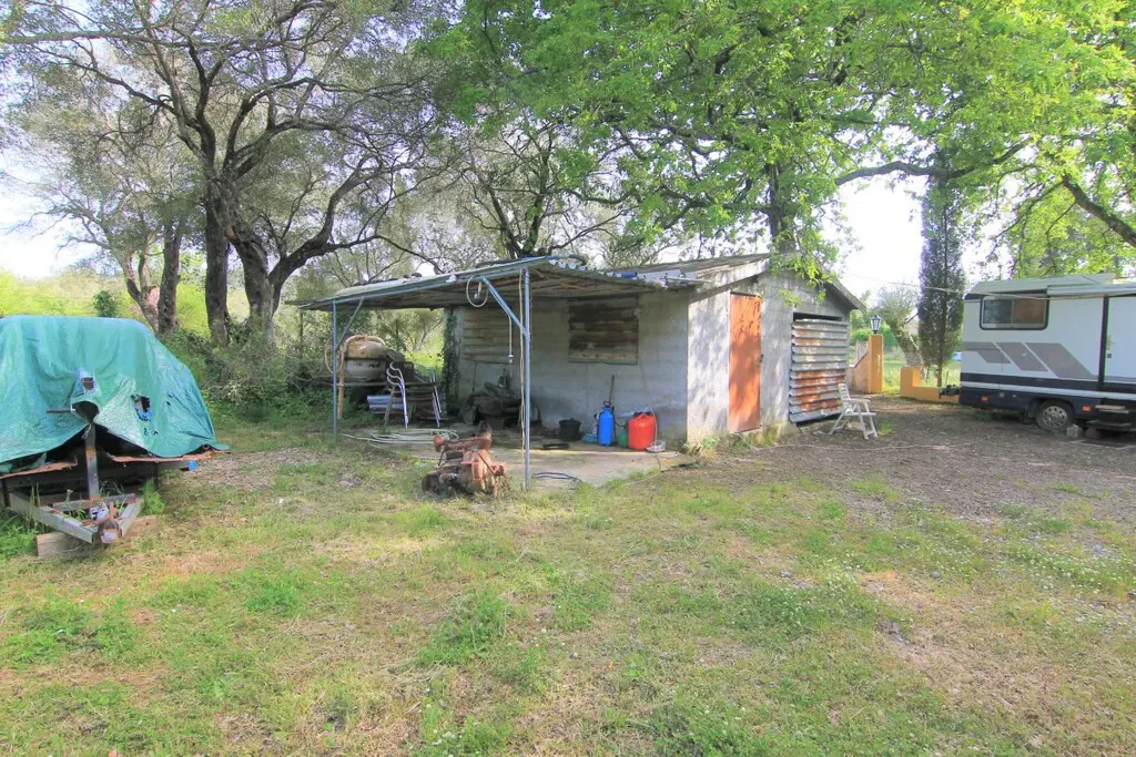 Land Of 2000 M² In Corfu