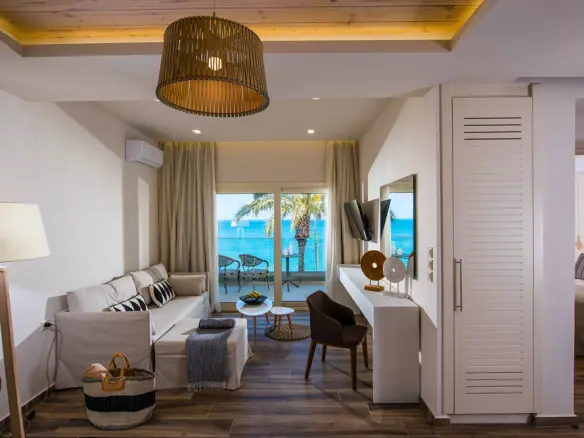 3-bedroom Building In Chersonisos, Greece (200 M²)