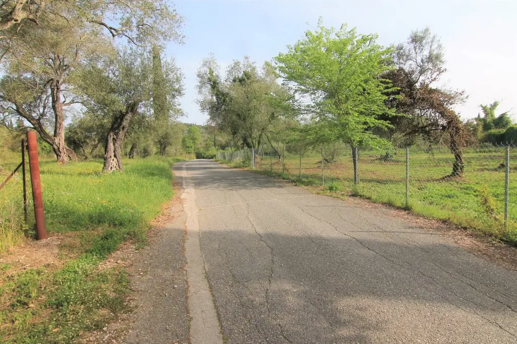 Land Of 2000 M² In Corfu
