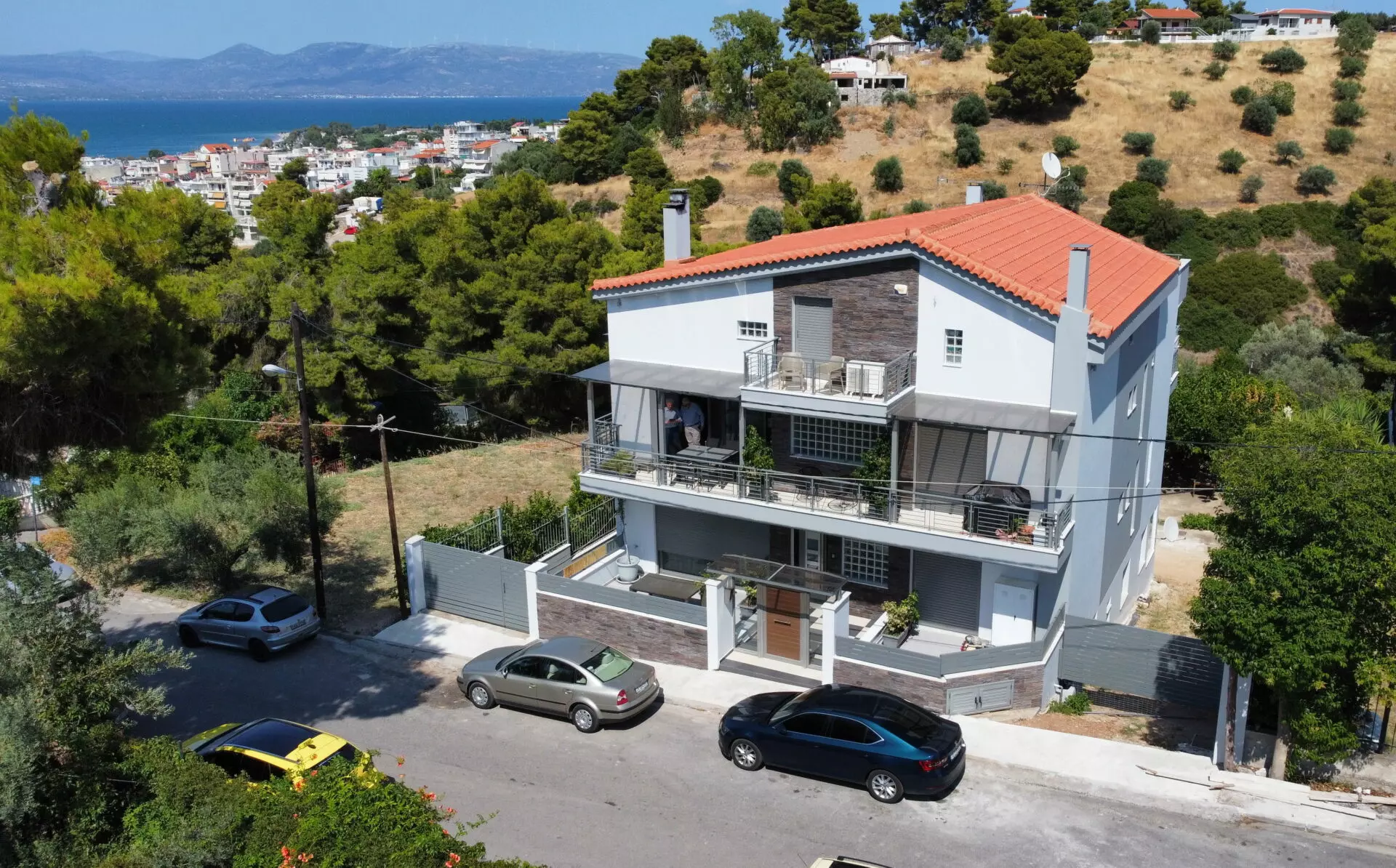 Detached House Of 560 M² With Beach Access In Oropos