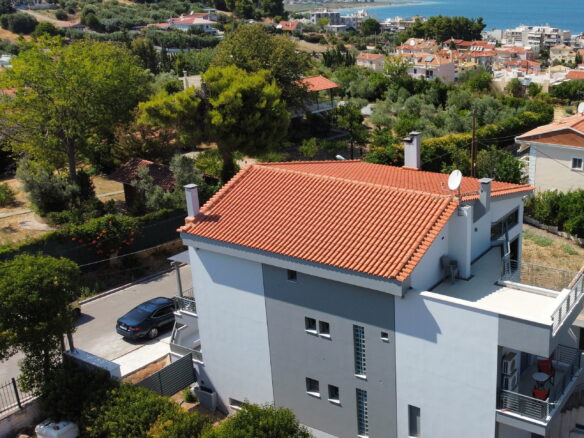 Detached House Of 560 M² With Beach Access In Oropos