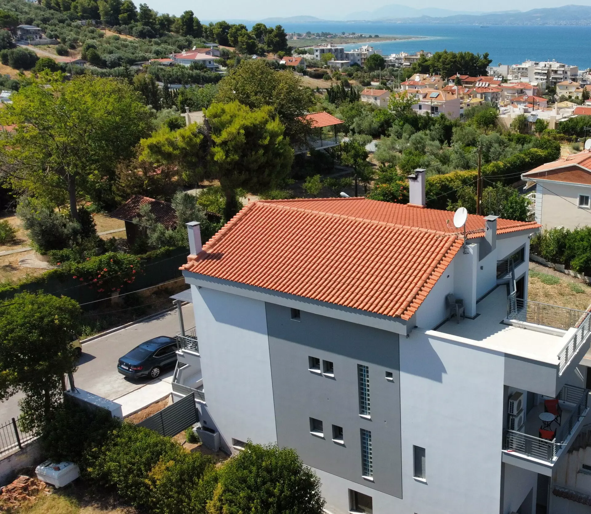 Detached House Of 560 M² With Beach Access In Oropos