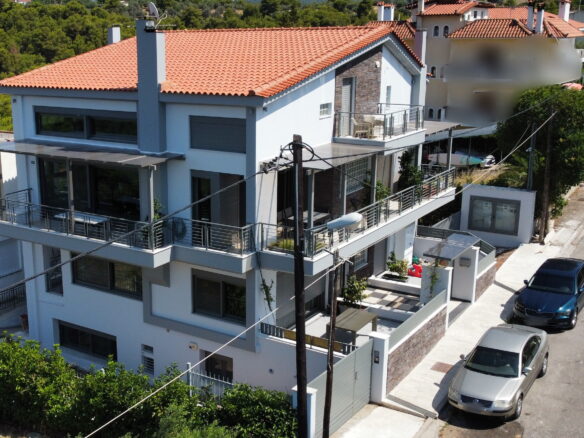 Detached House Of 560 M² With Beach Access In Oropos