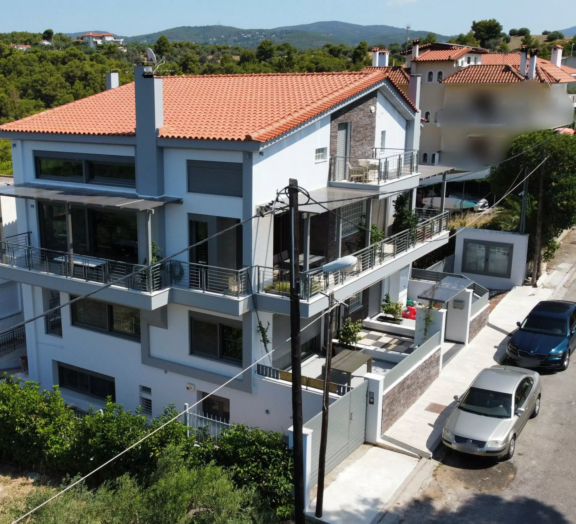 Detached House Of 560 M² With Beach Access In Oropos