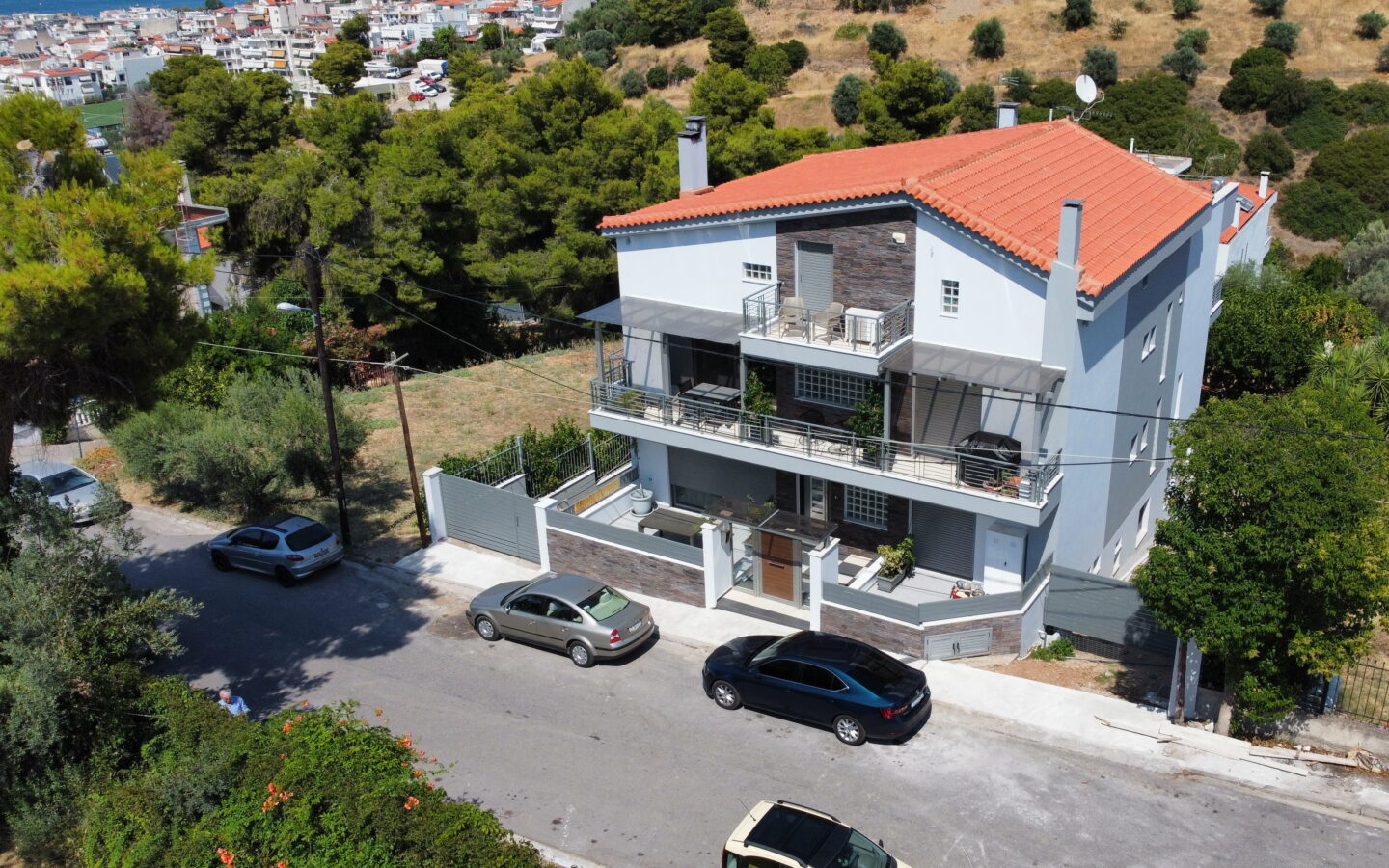 Detached House Of 560 M² With Beach Access In Oropos