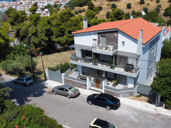 Detached House Of 560 M² With Beach Access In Oropos