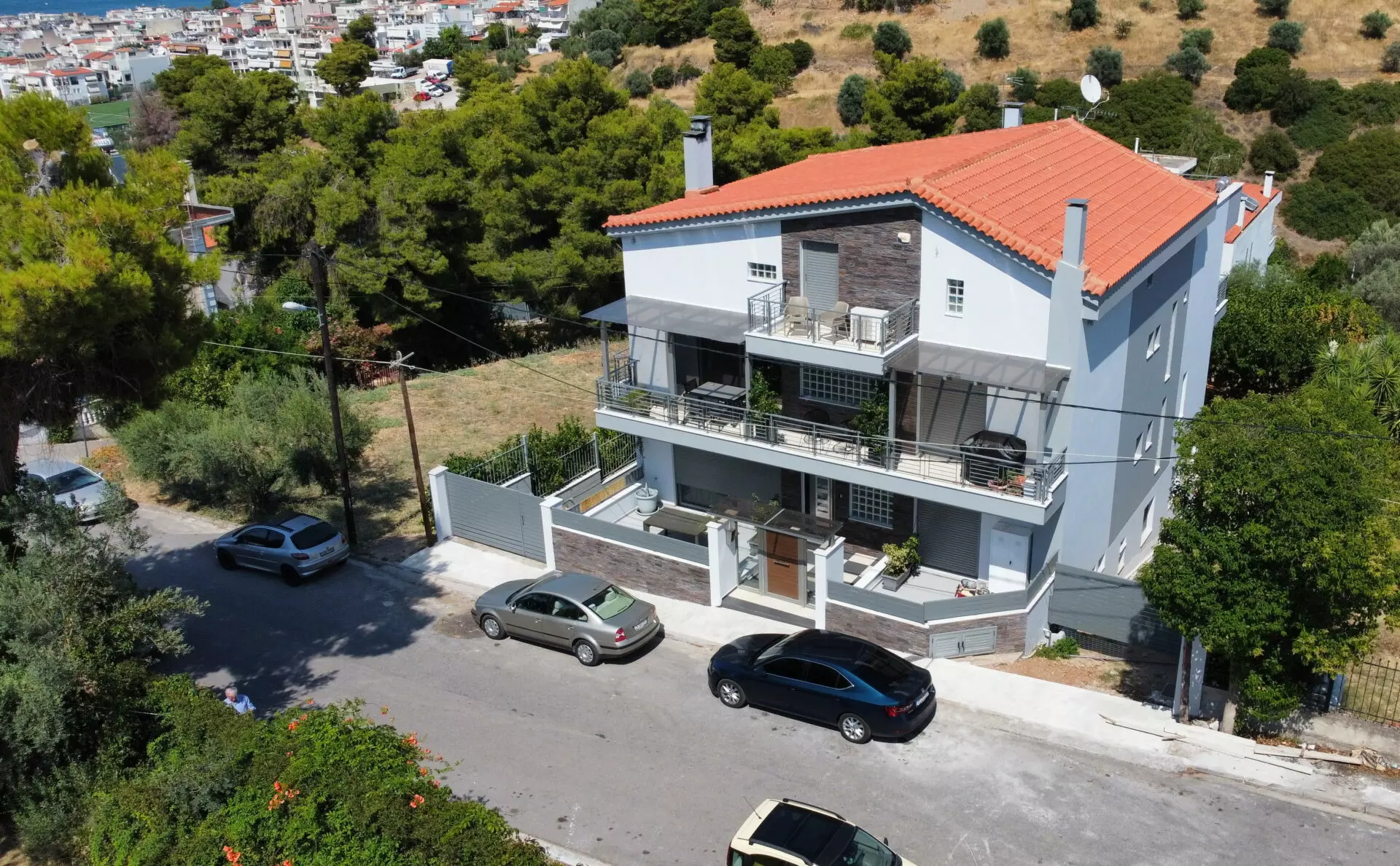 Detached House Of 560 M² With Beach Access In Oropos