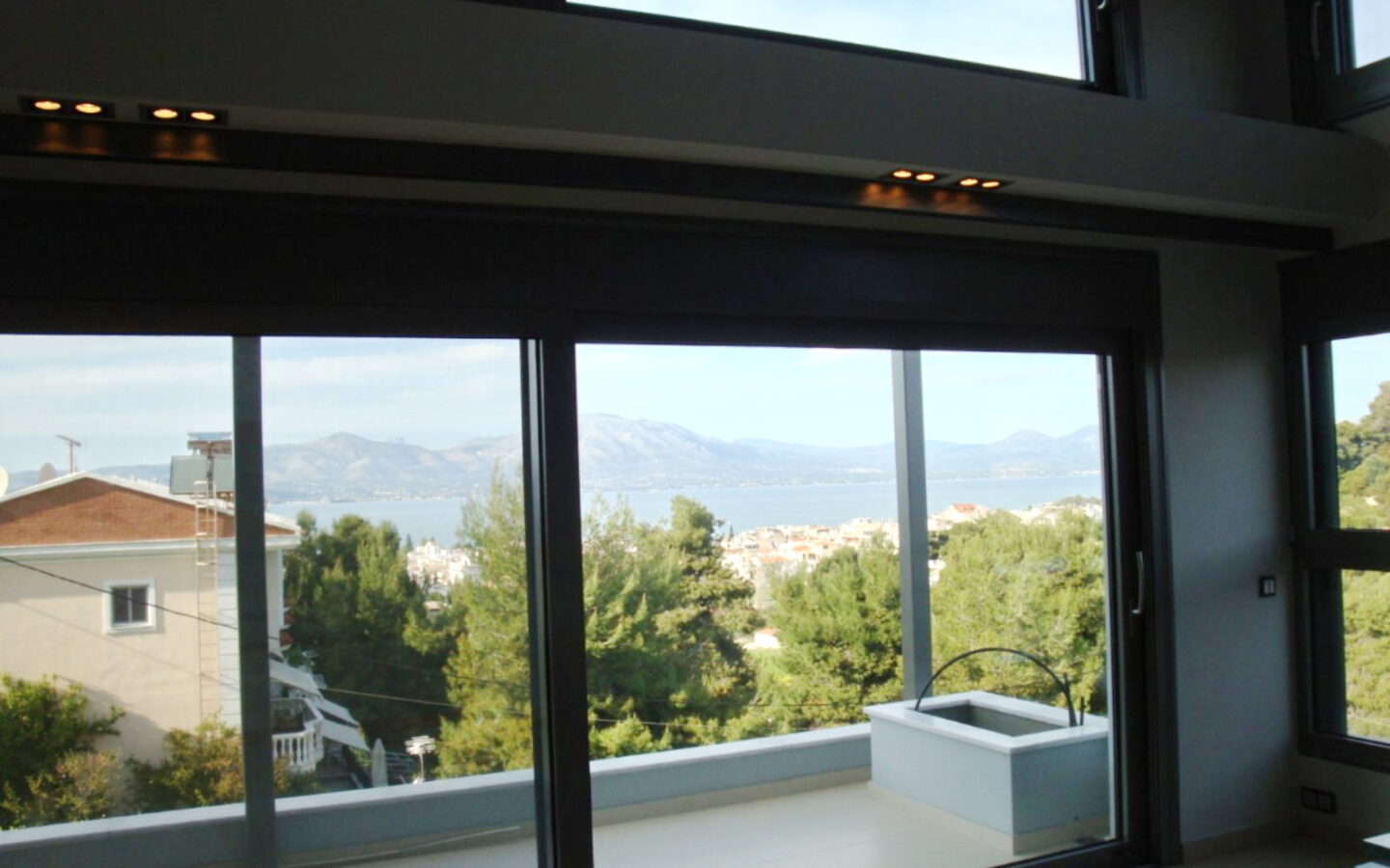 Detached House Of 560 M² With Beach Access In Oropos